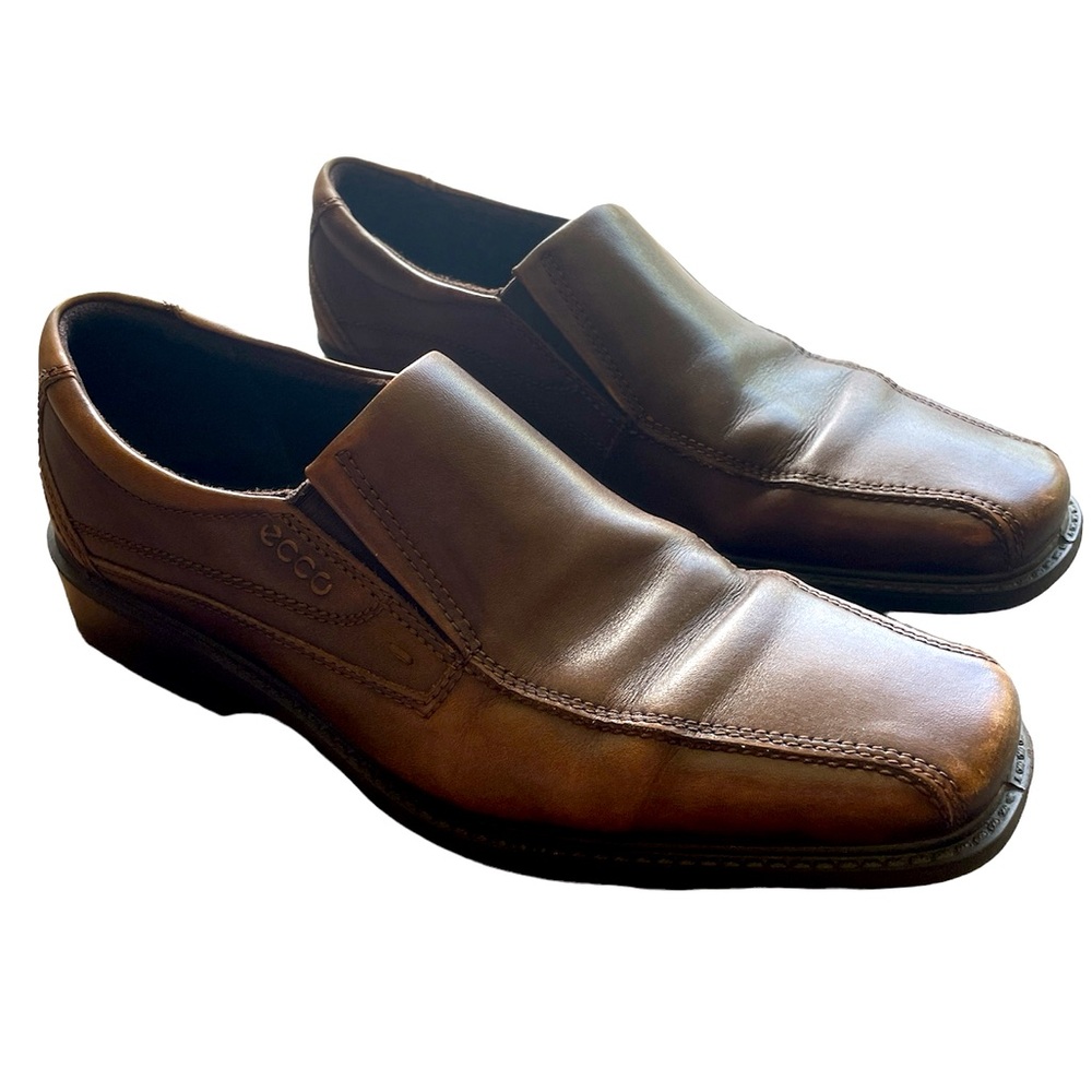 Ecco mens leather loafers EU 43, US size 9. Barely worn. One scuff mark as shown